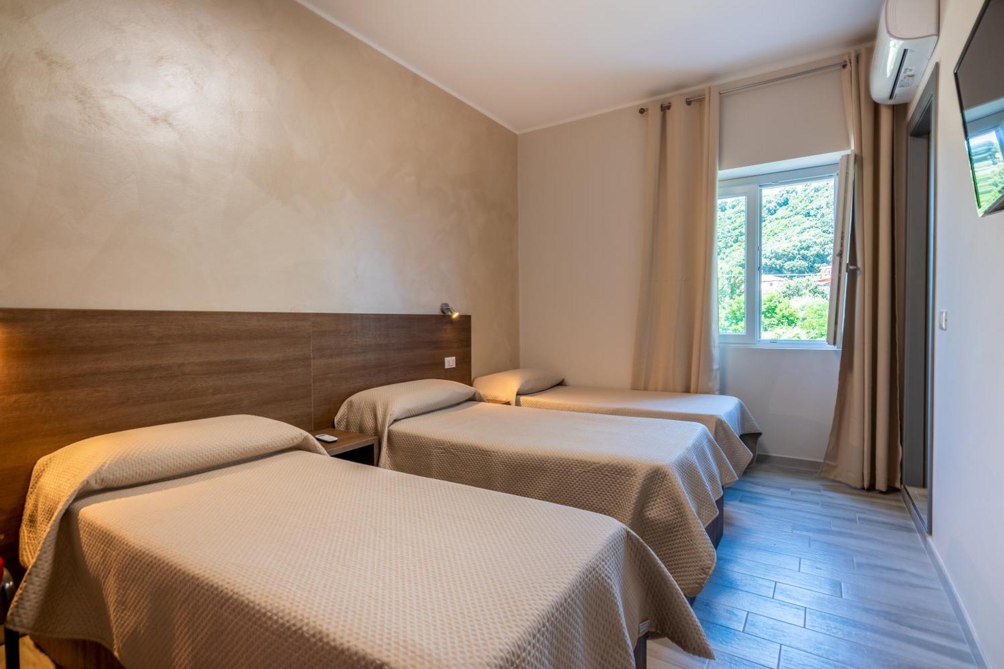 Hotel Ristorante La Mimosa Lamezia Terme Eksteriør billede