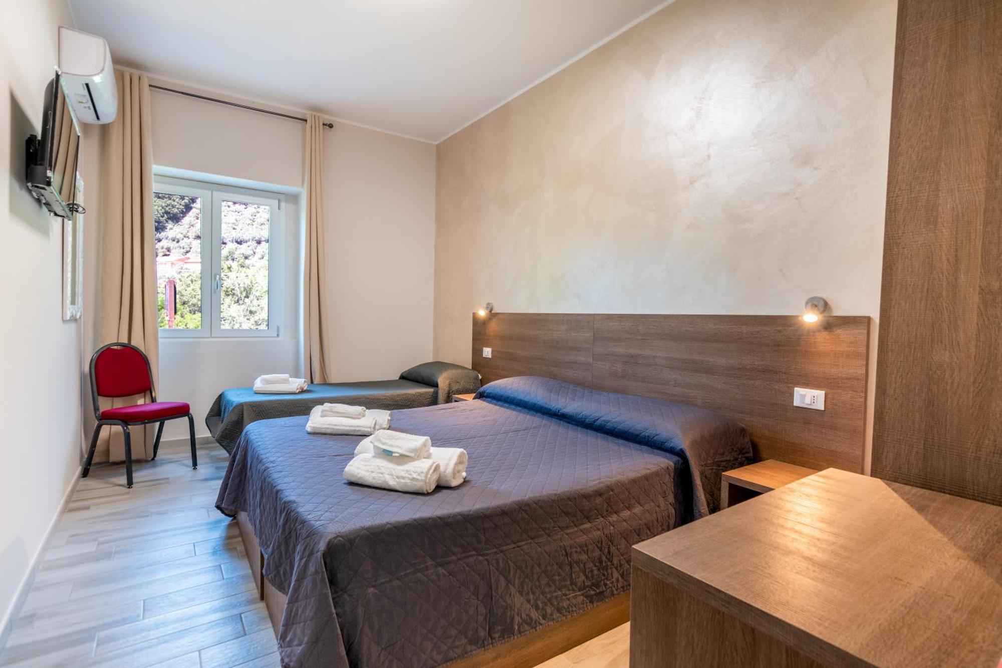 Hotel Ristorante La Mimosa Lamezia Terme Eksteriør billede